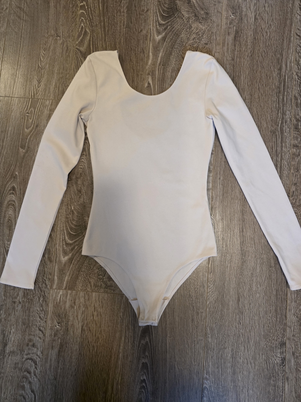 Wilfred Free Aritzia Beige Long Sleeve Bodysuit Size M | Scoop Neck Stretch - Picture 2 of 8